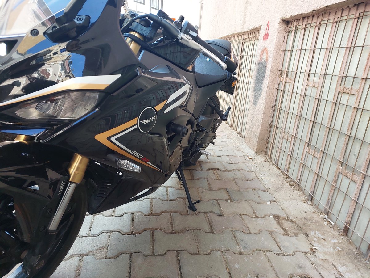 QJmotor SRK250RS - Foto 2