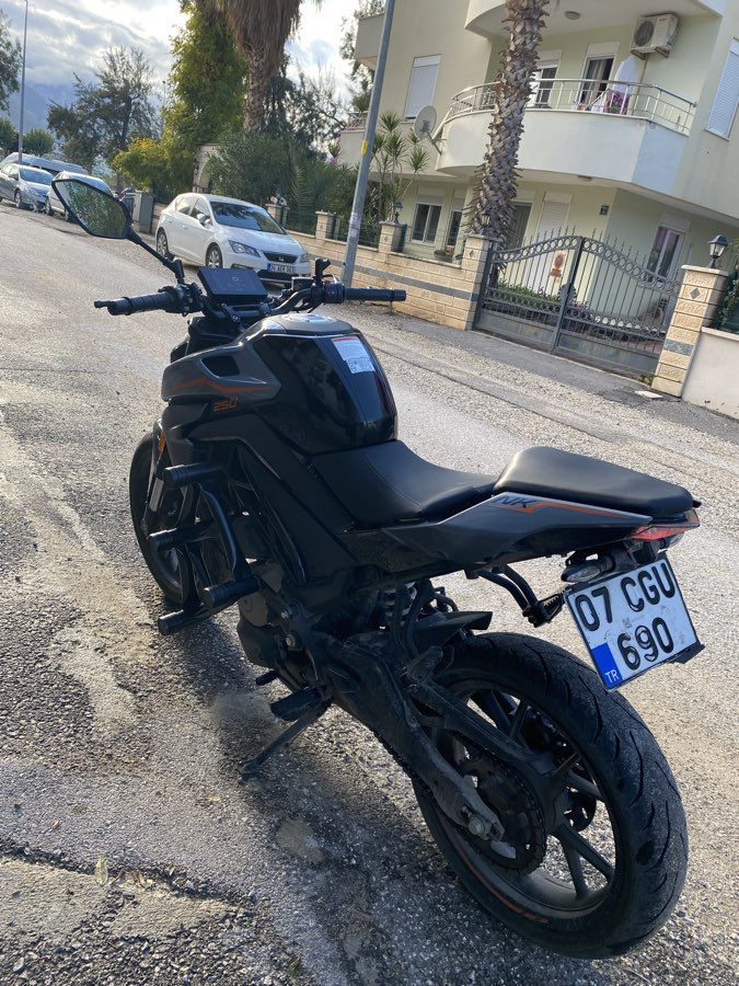CF Moto 250NK - Foto 3