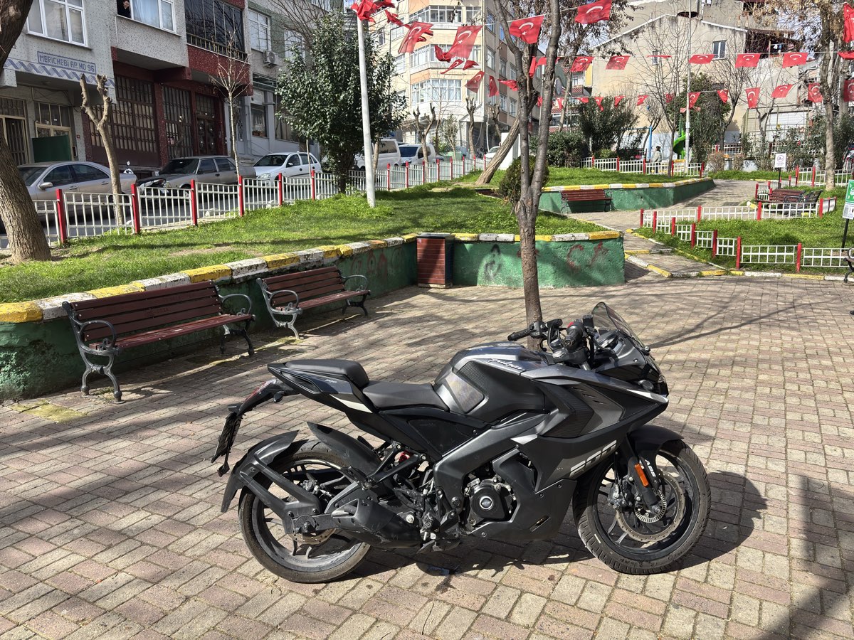 Bajaj Pulsar RS200 - Foto 3