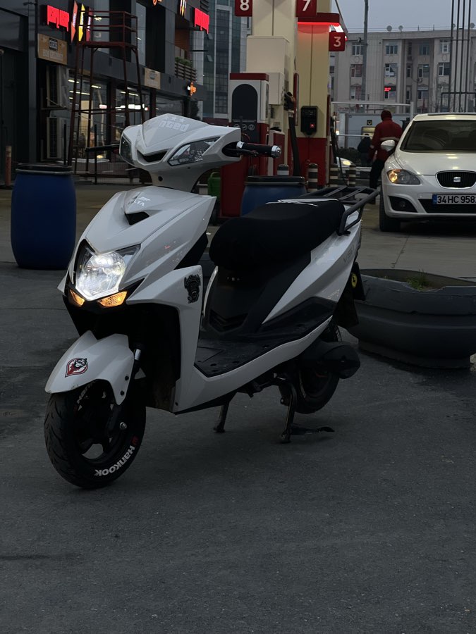 Volta VS1 2024 - Motorum temiz kullanılmıştır sadece ön far kısmında hafif kırık vardır km düşük