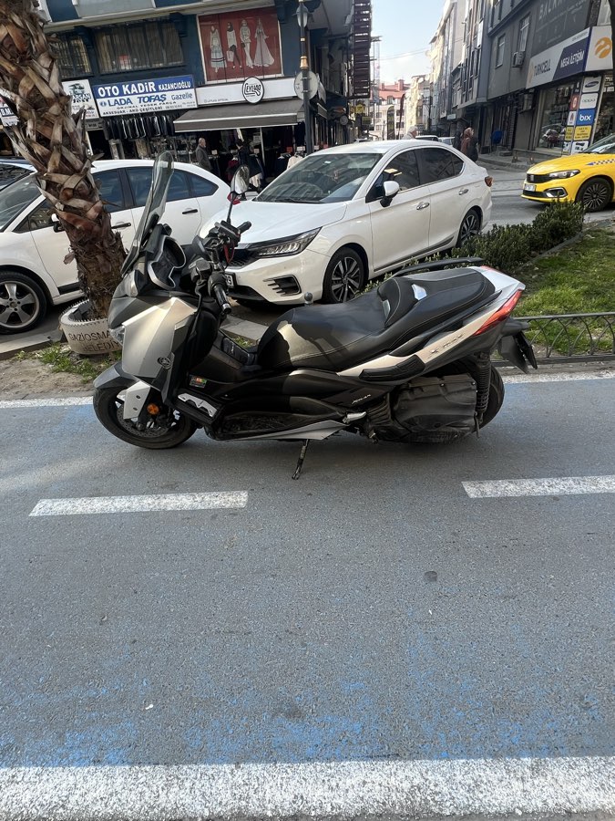 Yamaha XMAX 400 - Foto 4