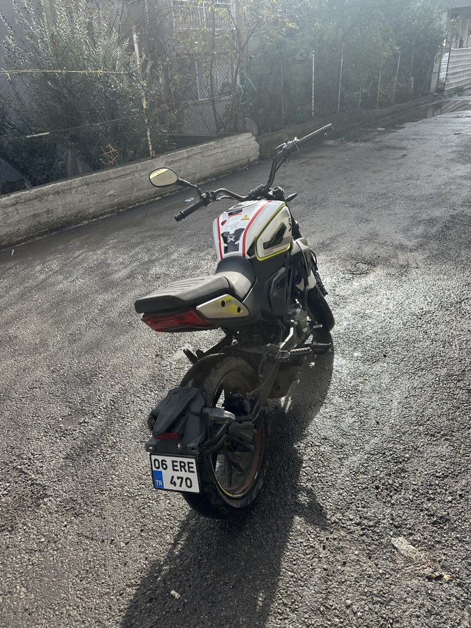 CF Moto 250CL-X 2024 - Motorum 9500 km dijital göstergesi yoktur birde ön farı kırıktır başka bir sorunu yoktur
