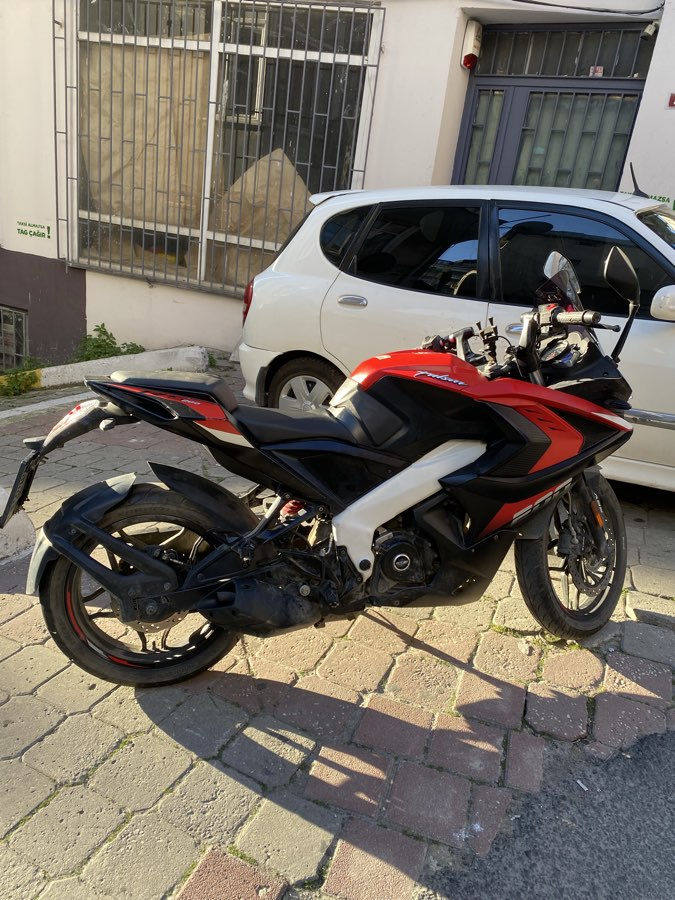 Bajaj Pulsar RS 200 - Foto 2