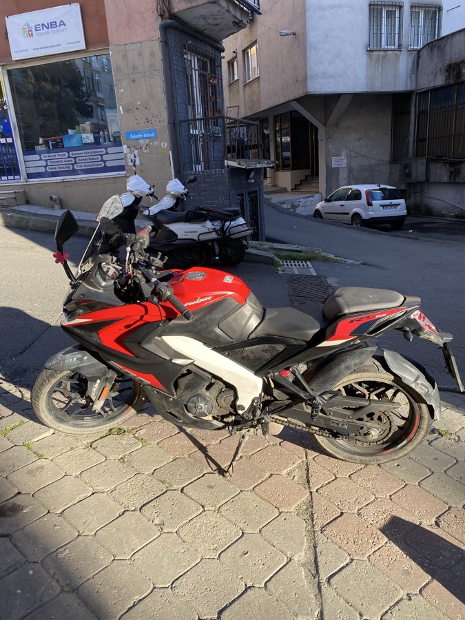 Bajaj Pulsar RS 200 - Foto 3