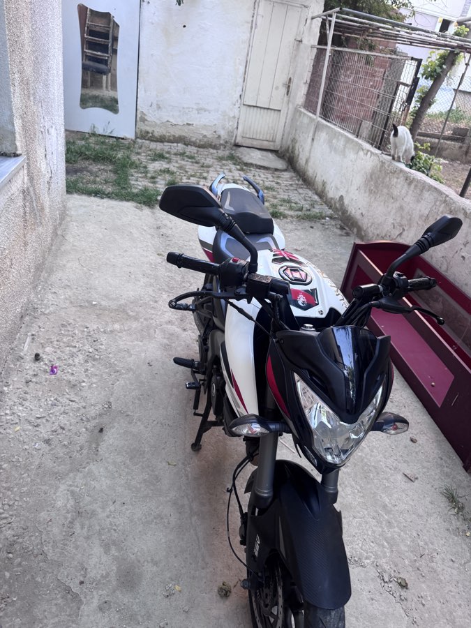 Bajaj Pulsar 200 NS - Foto 2