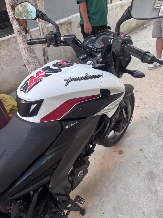 Bajaj Pulsar 200 NS - Foto 4