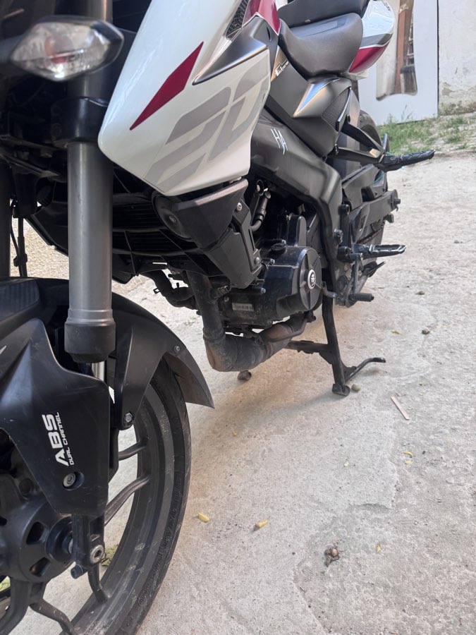 Bajaj Pulsar 200 NS - Foto 5