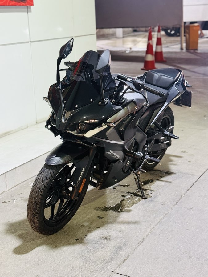 Bajaj Pulsar RS 200 - Foto 2