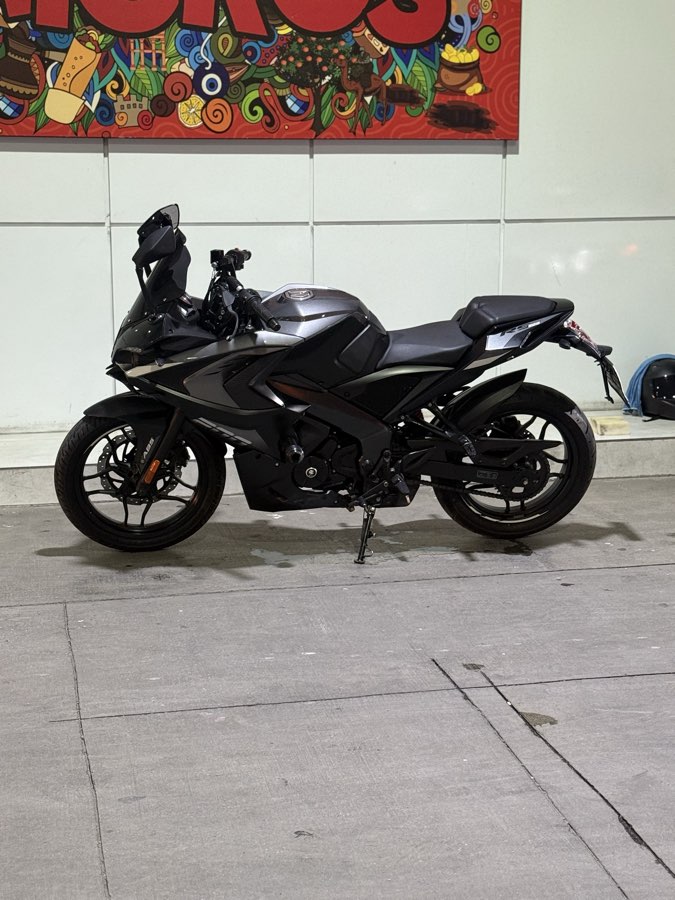 Bajaj Pulsar RS 200 - Foto 3