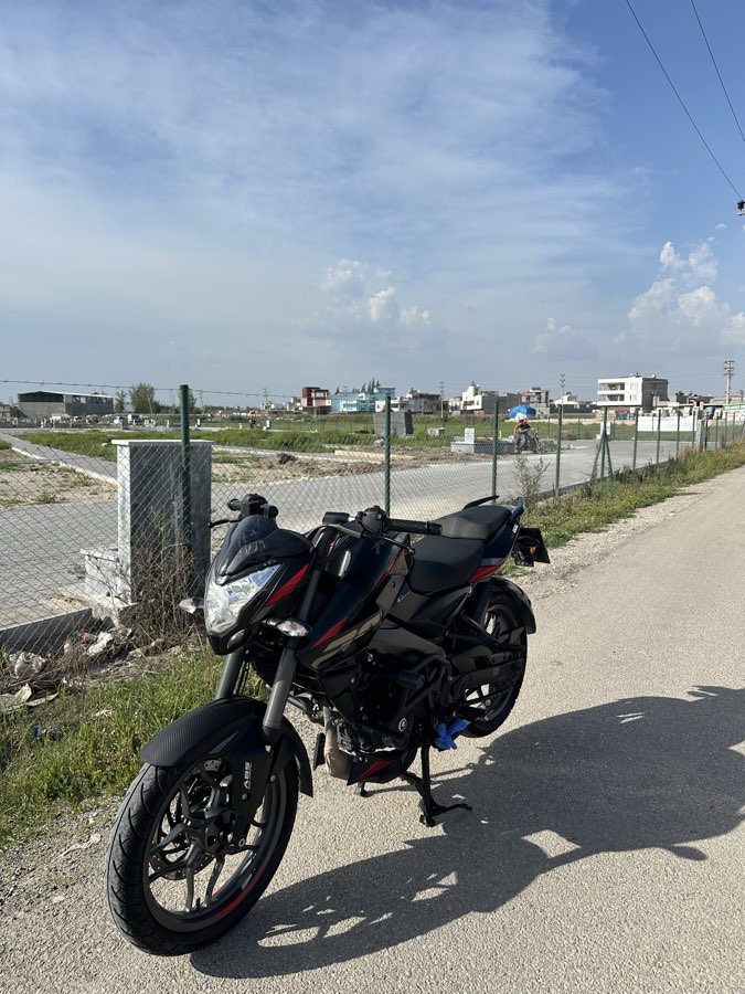 Bajaj Pulsar 200 NS 2024 - Pulsar NS 200 Ug