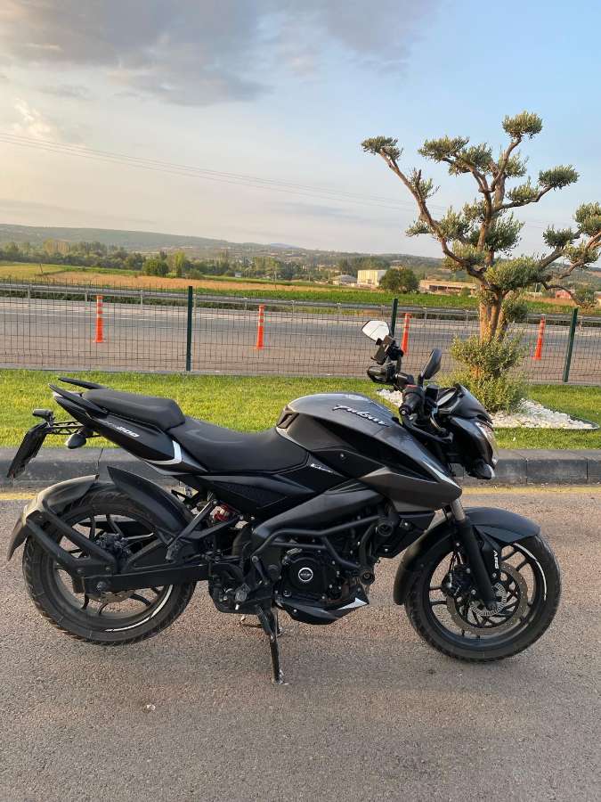 Bajaj Pulsar 200 NS - Foto 2