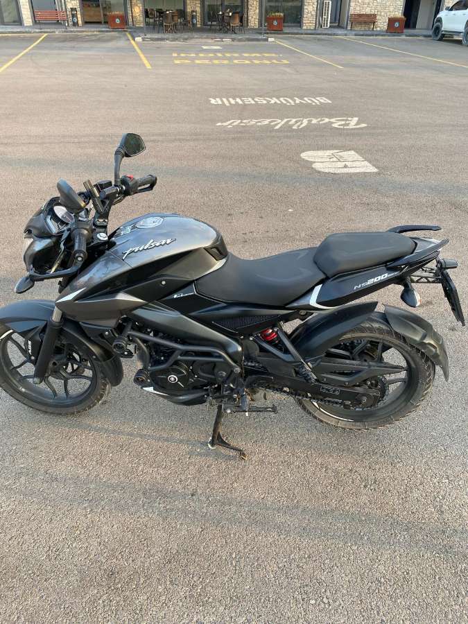 Bajaj Pulsar 200 NS - Foto 5