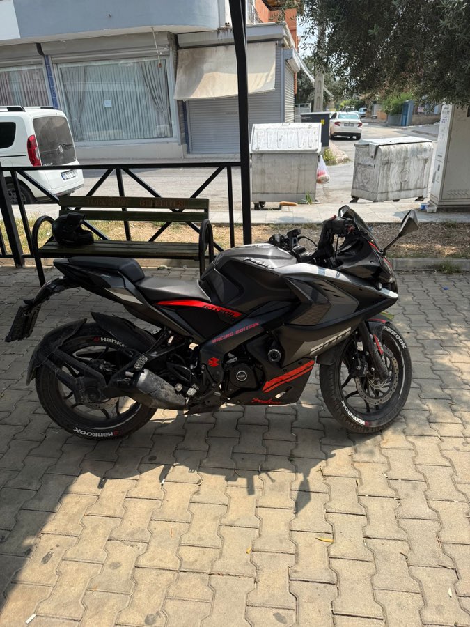 Bajaj Pulsar RS 200 - Foto 3