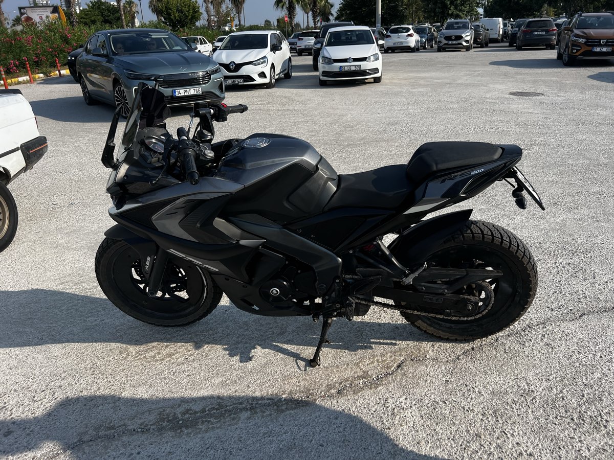 Bajaj Pulsar RS 200 - Foto 5