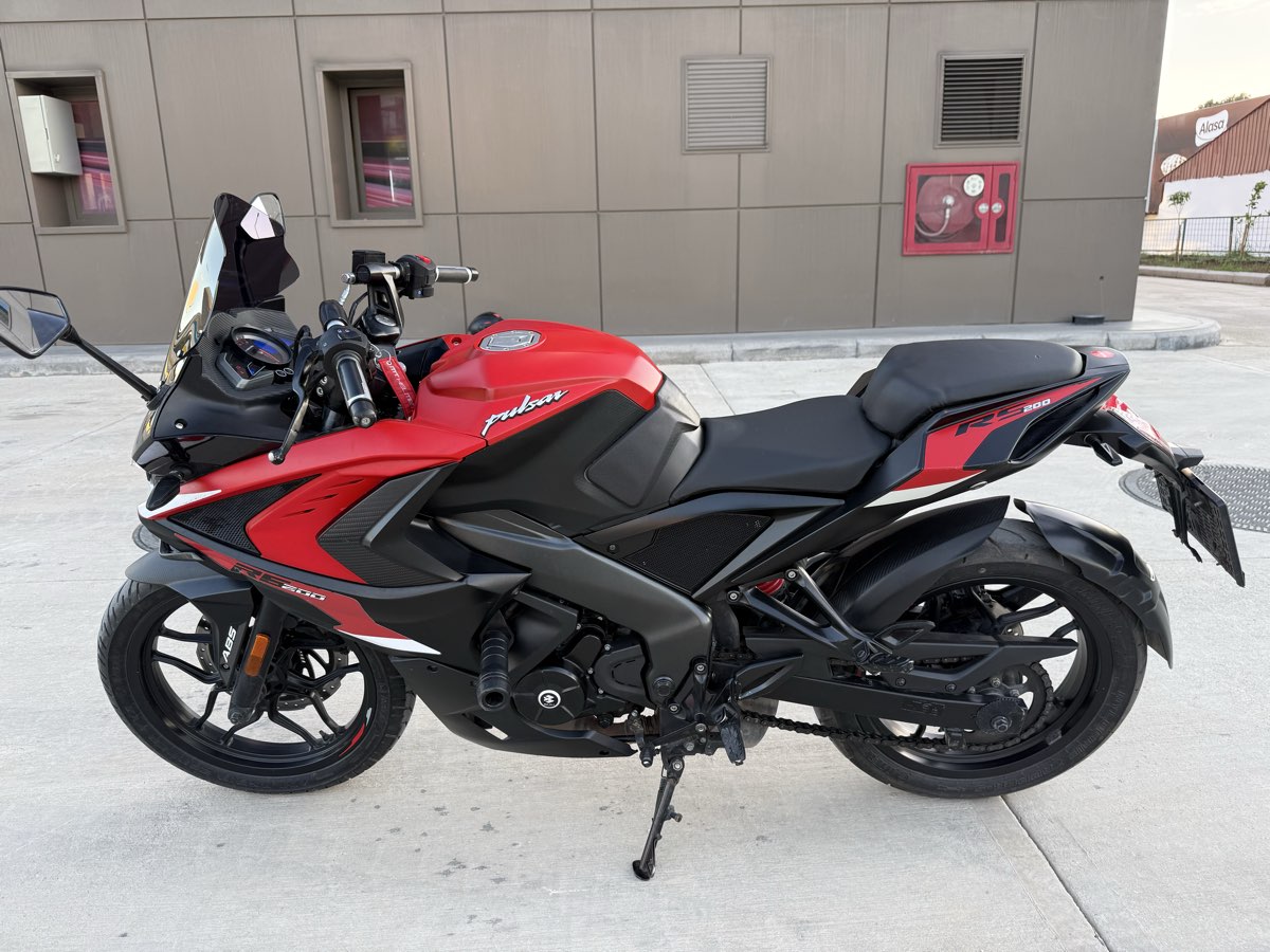 Bajaj Pulsar RS200 2024 - fotoğraf 3
