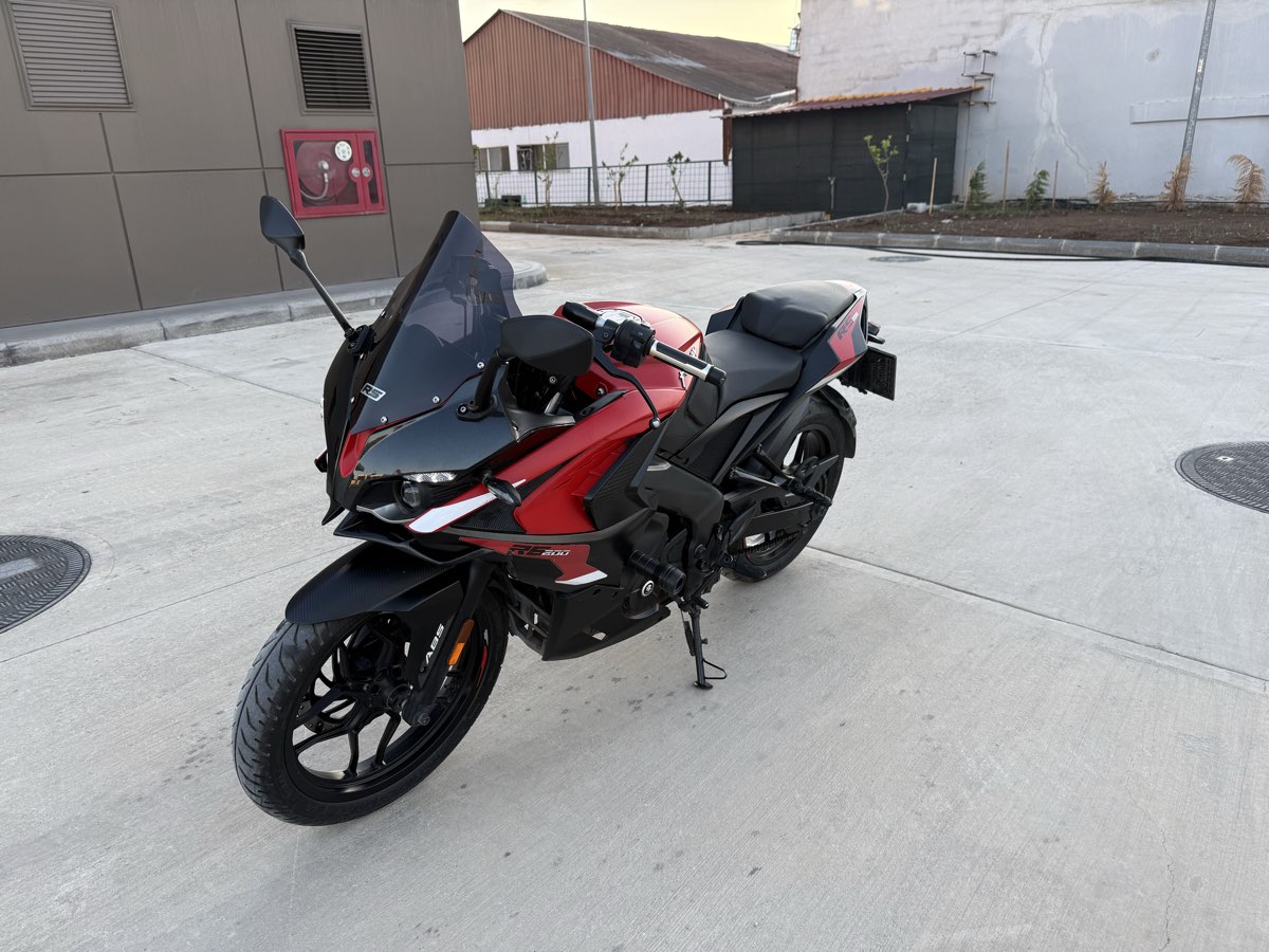 Bajaj Pulsar RS200 2024 - fotoğraf 4