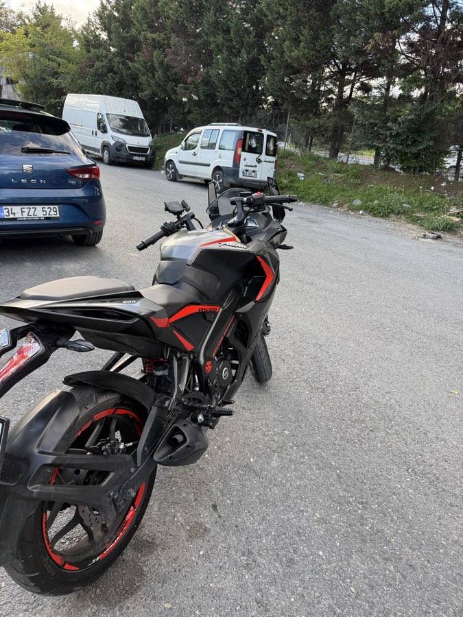 Bajaj Pulsar RS 200 2023 - fotoğraf 3