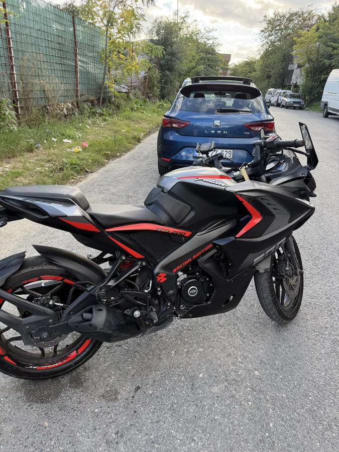 Bajaj Pulsar RS 200 2023 - fotoğraf 5