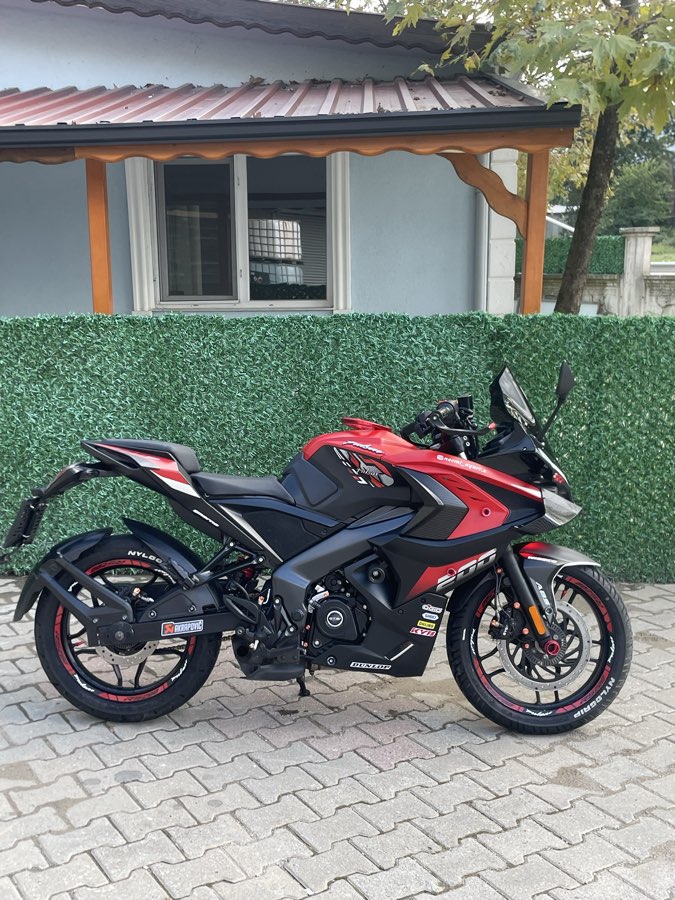 Bajaj Pulsar RS 200 2024 - fotoğraf 2