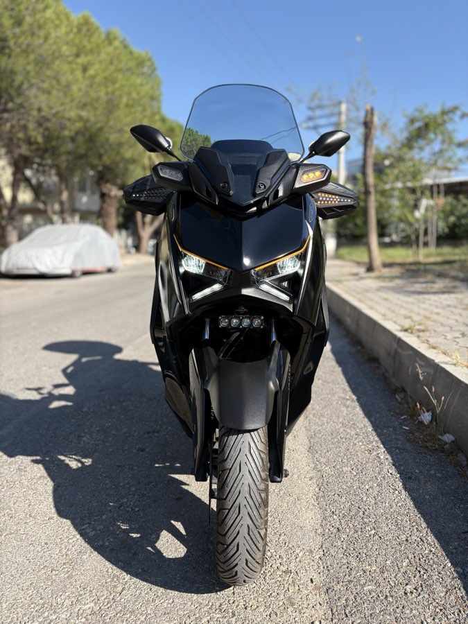 Yamaha XMAX 300 2024 - fotoğraf 2