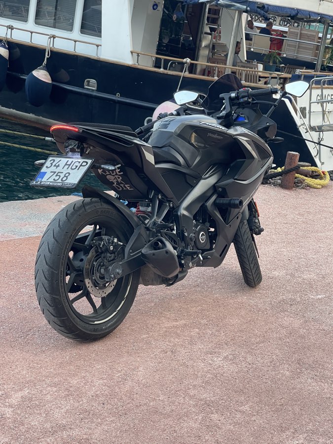 Bajaj Pulsar RS 200 2023 - fotoğraf 2